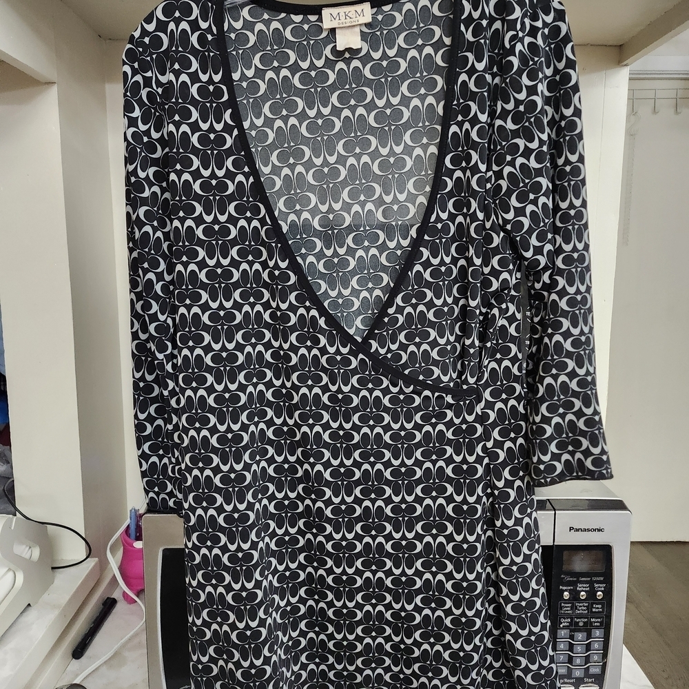 MKM Designs Monochrome Circle Pattern Top